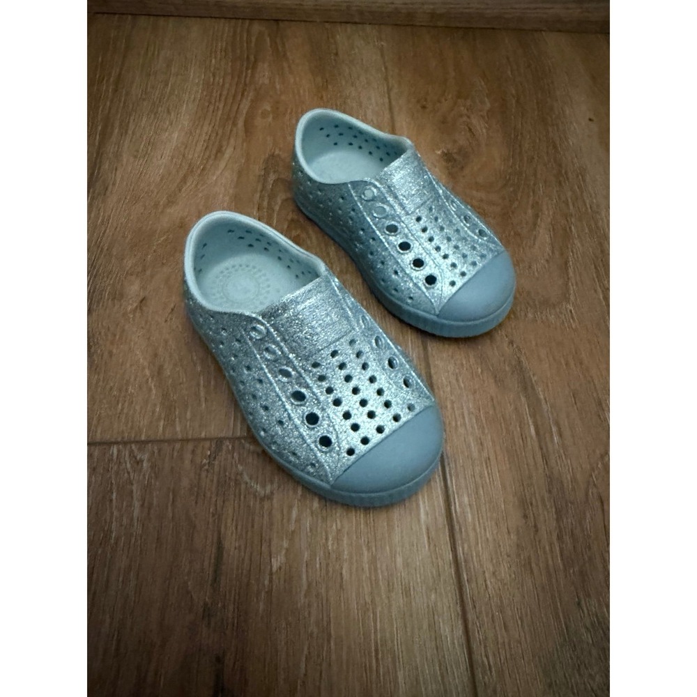 Native Jefferson Sparkly Powder Blue Sz 5